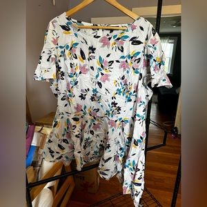 Lane Bryant prelim structured floral top| zip back| 22W